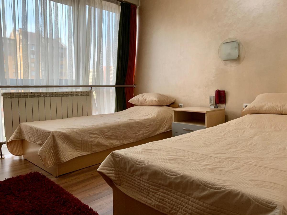 Hotel Brkic Sarajevo Airport - Free Parking Saraievo Exterior foto